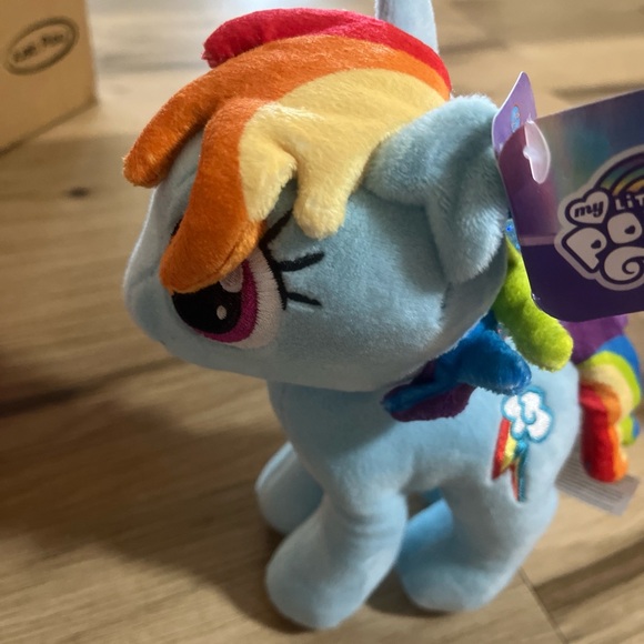 My little pony plushie.  Lot of 6 comes with display box - Picture 4 of 6